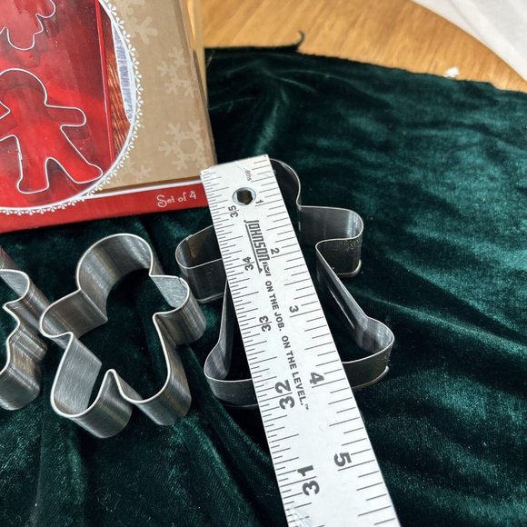 Set of Four Gingerbread Family Metal Cookie Cutters New in Box Great American - Picture 4 of 6